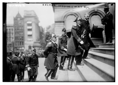 German officers in N.Y. LCCN2014690475 photo