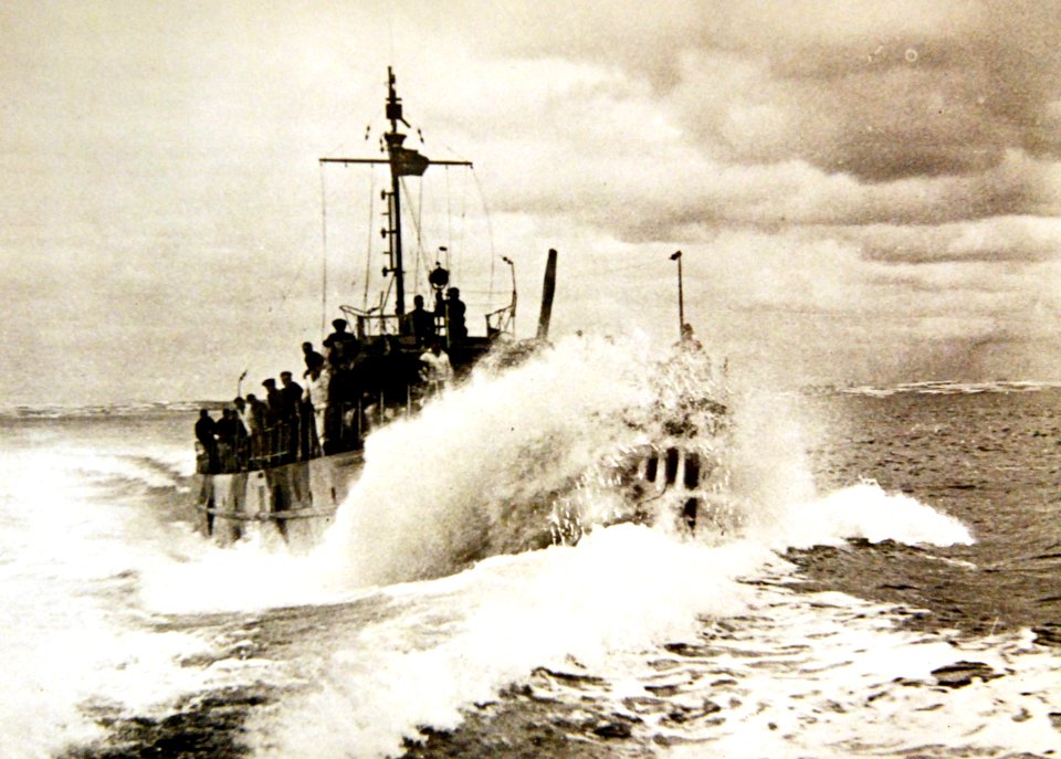 German mine boat in the Atlantic Ocean, WWII (35105873153)