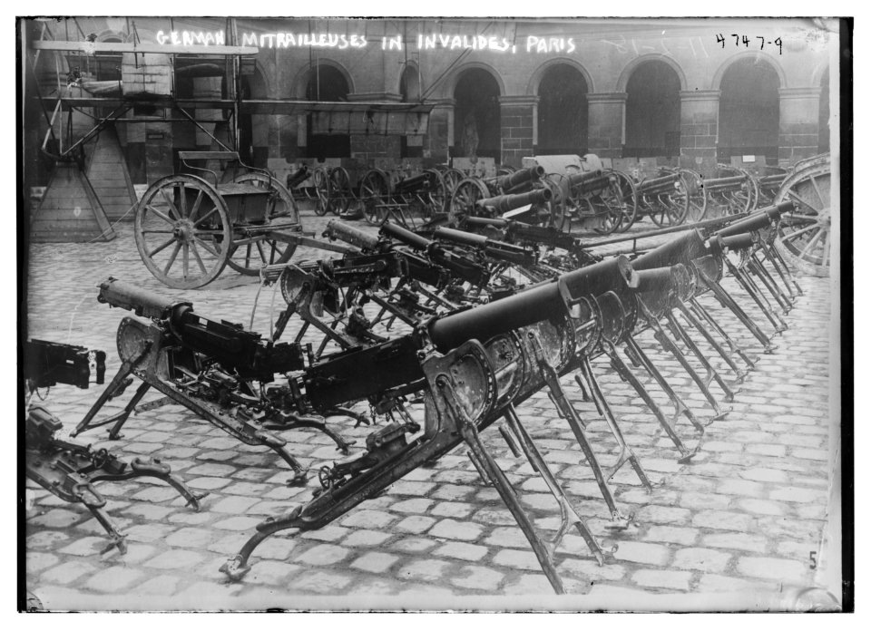 German Mitrailleuses in Invalides, Paris LCCN2014707936