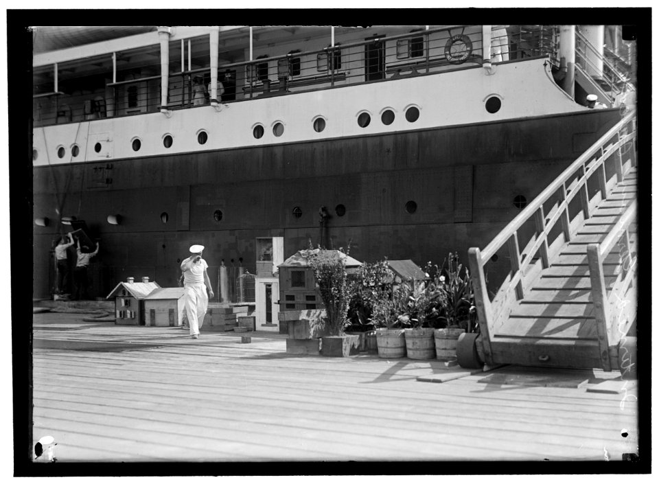 GERMAN SAILORS INTERNED IN U.S. LCCN2016866930