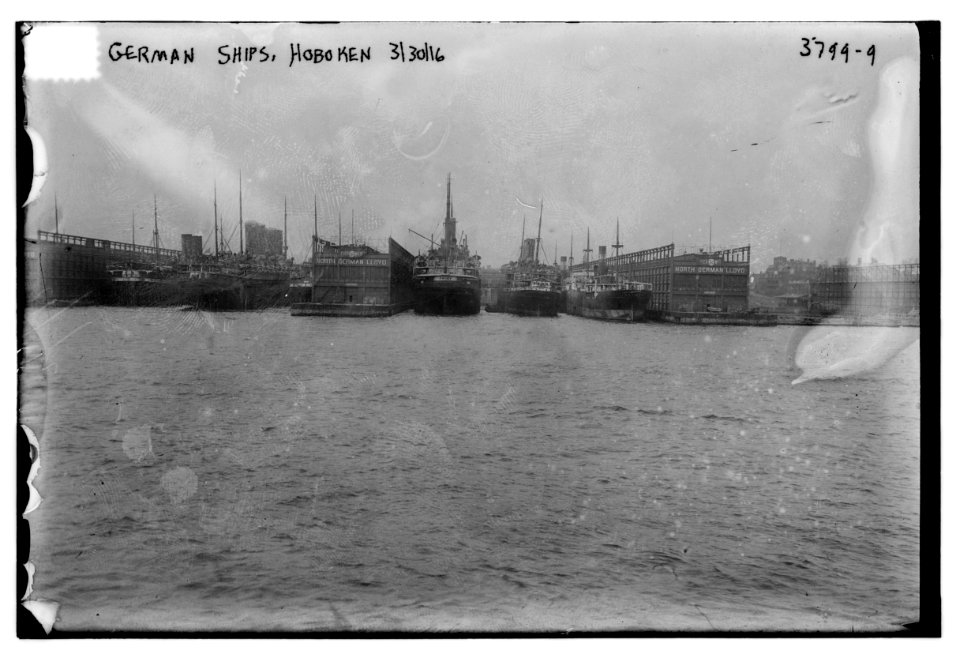 German Ships, Hoboken, 3-30-16 (VATERLAND) LCCN2014701306