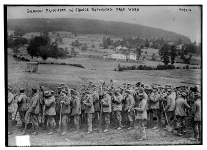 German prisoners in France returning from work LCCN2014704444