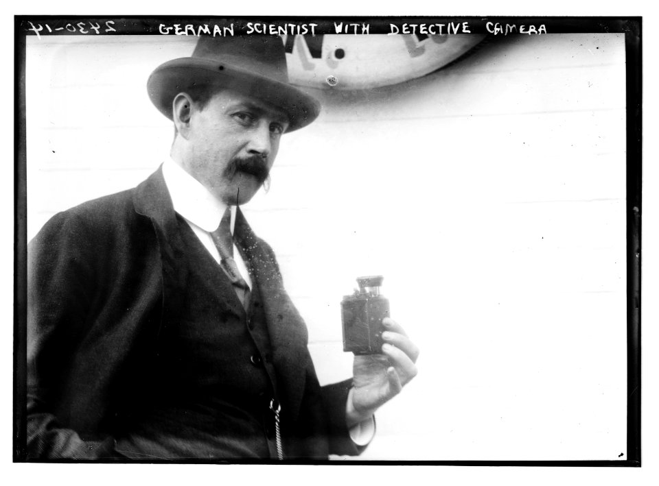 German Scientist with detective camera LCCN2014690659
