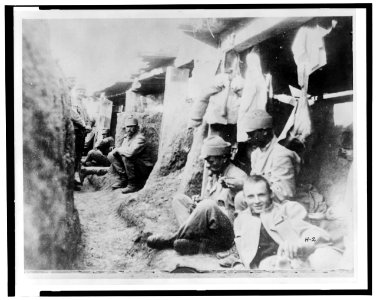 German soldiers in trench, 1914-15 LCCN2006679081