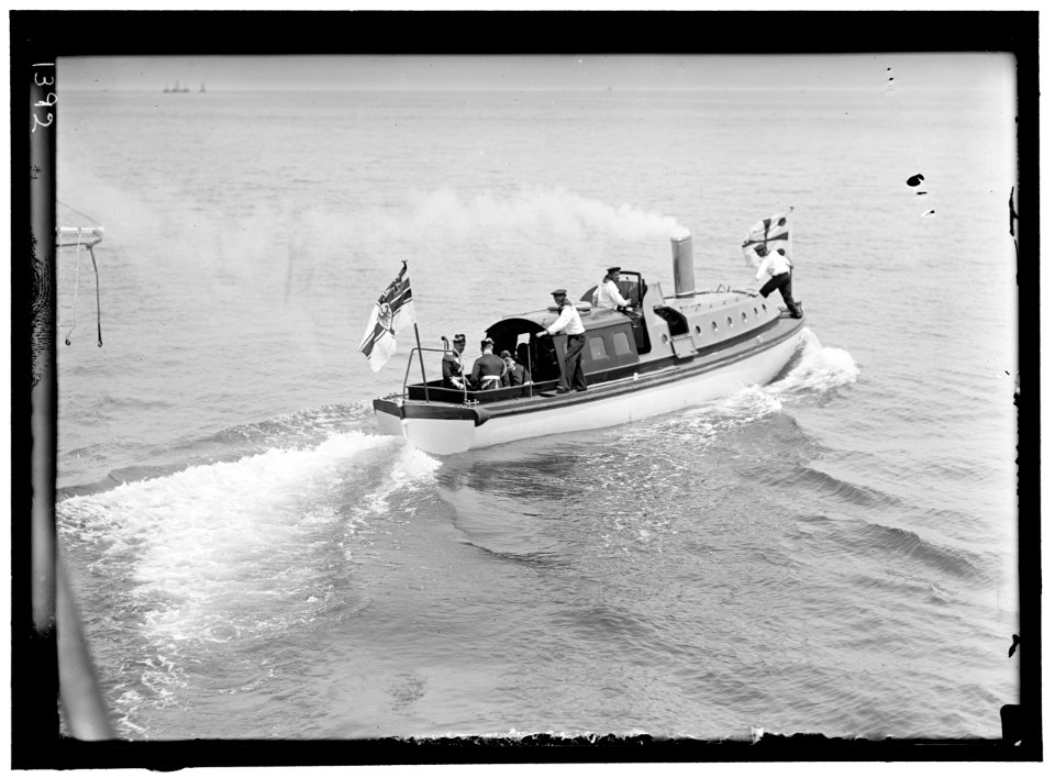GERMAN SQUADRON VISIT TO U.S. ADM. PESCHWITZ LEAVING 'MAYFLOWER' LCCN2016863834