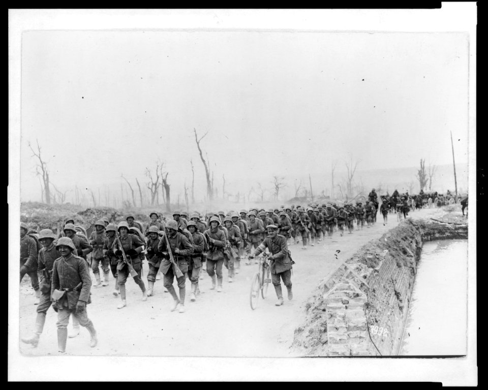 German soldiers marching toward Albert, France LCCN2005697193