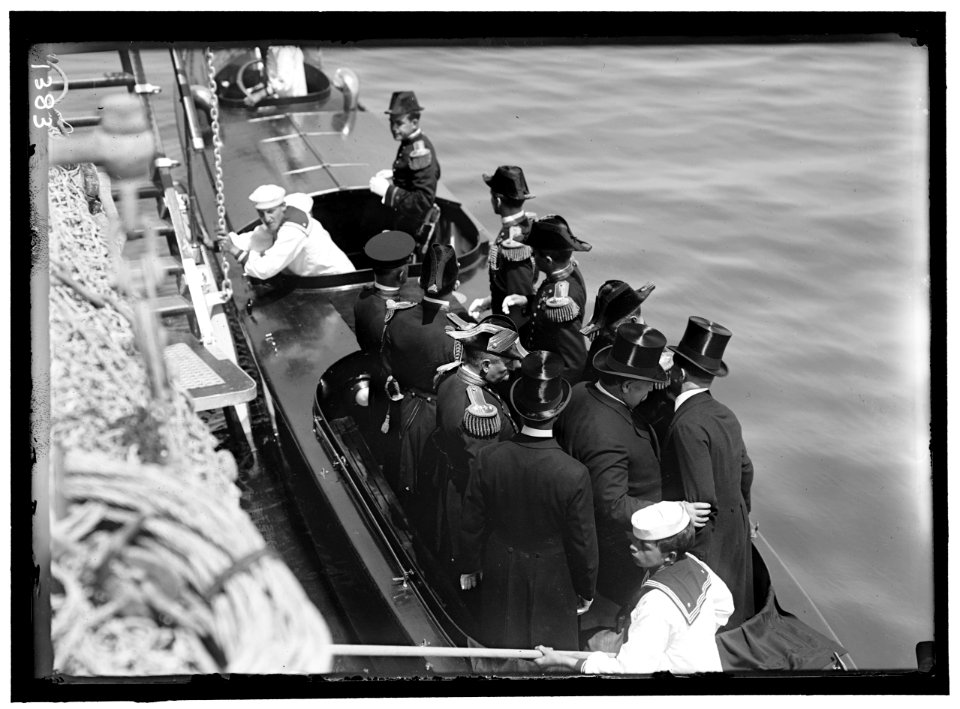 GERMAN SQUADRON VISIT TO U.S. PRESIDENT TAFT AND PARTY LEAVING 'MAYFLOWER' LCCN2016863825