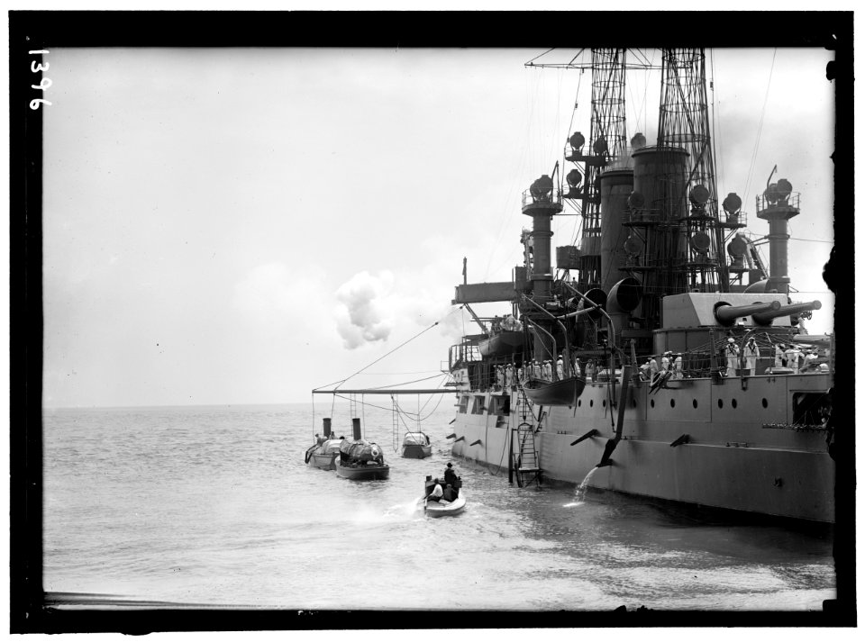 GERMAN SQUADRON VISIT TO U.S. U.S. BATTLESHIP IN HAMPTON ROADS TO GREET SQUADRON LCCN2016863838