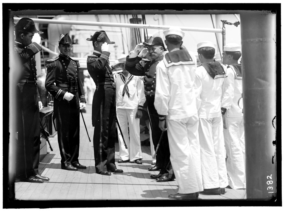 GERMAN SQUADRON VISIT TO U.S. REAR ADM. WARDAR ARRIVING ON 'MAYFLOWER' LCCN2016863824