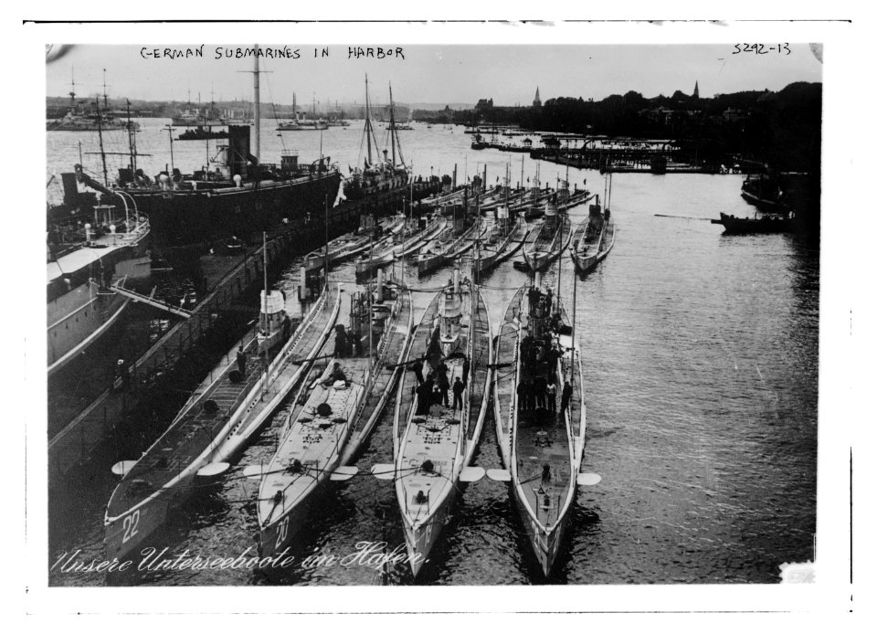 German Submarines in harbor LCCN2014698036