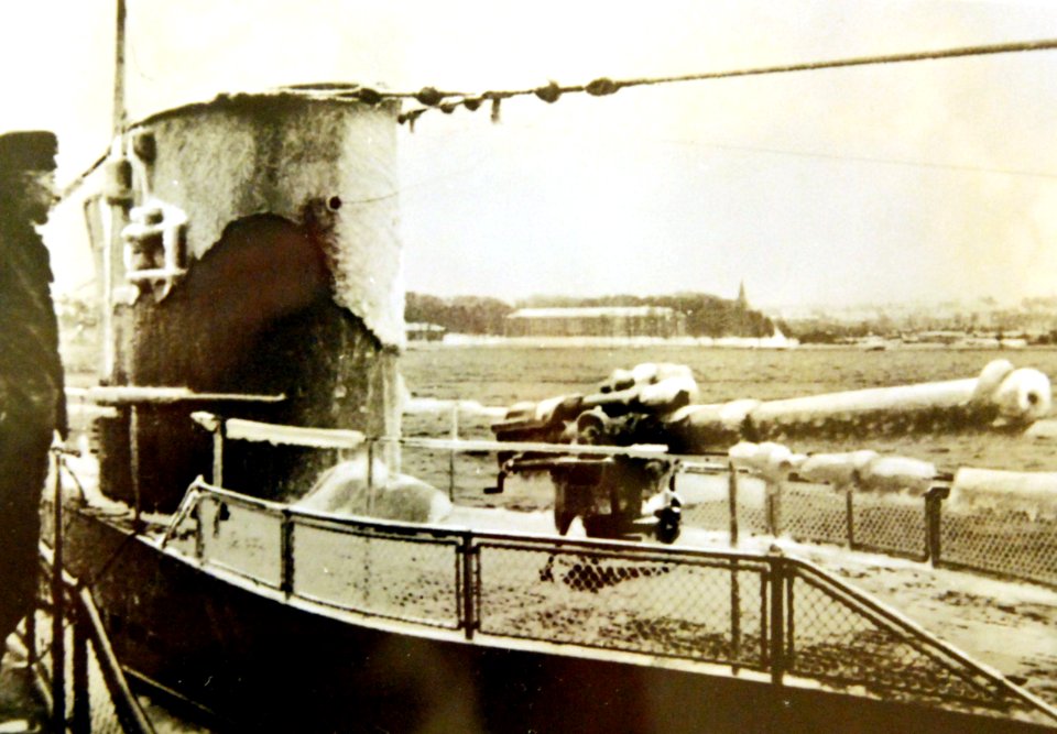 German U-Boat returns with ice on the guns after a patrol in the Atlantic, WWII (34229999420)