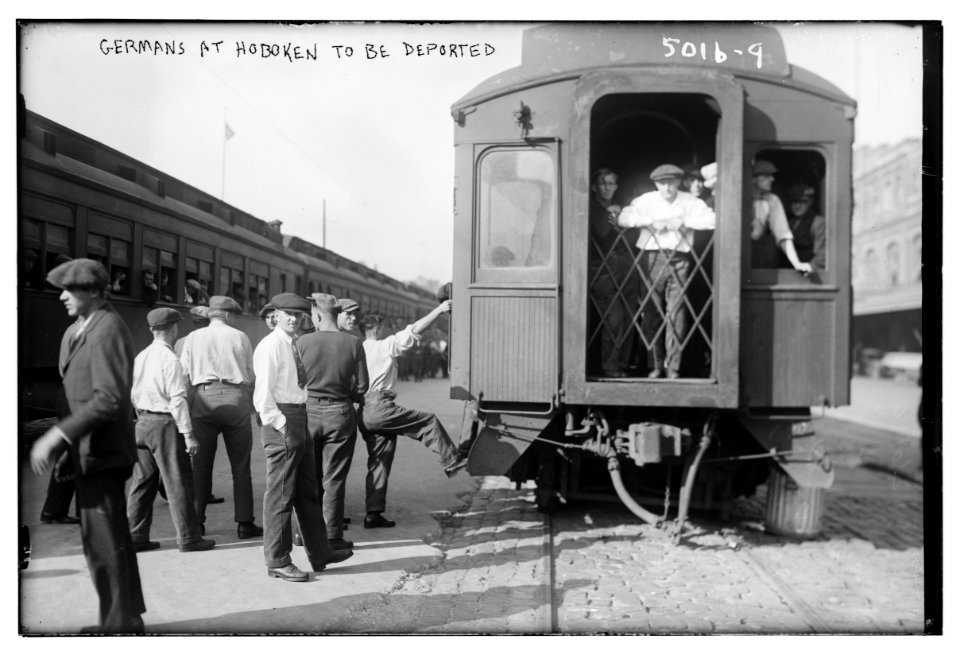 Germans at Hoboken to be deported LCCN2014709525