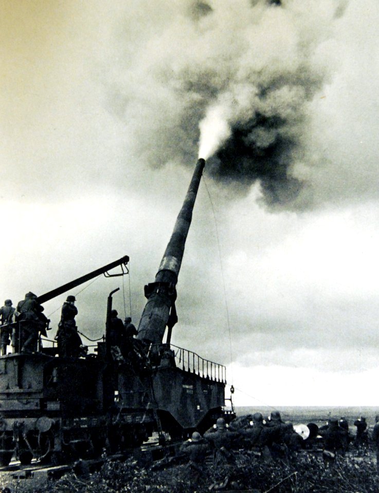 Germans fighting against England, cross-channel gun, WWII (33191965324)