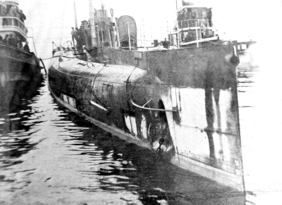 German U-boat Deutschland, in Baltimore Harbor, Baltimore, Maryland, 1916 (32416178143)