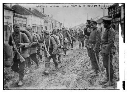 Germans passing thro' Paracin, on Belgrad - Nisch Line LCCN2014700776