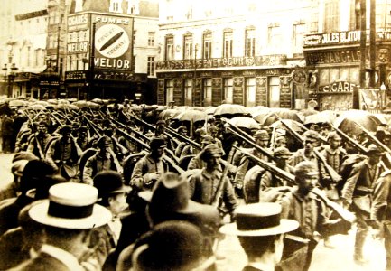 Germans crossing Place Charles Rogier, Brussels, Belgium, August 20, 1914 (29586658740)