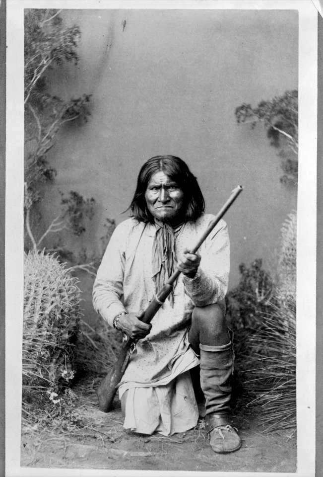 Geronimo LCCN2004672097