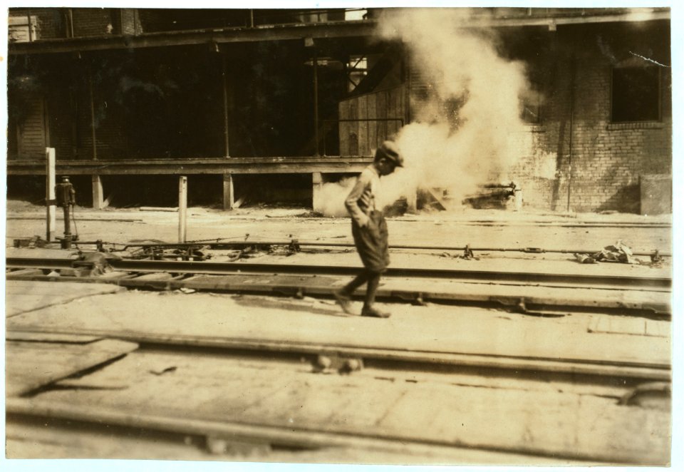 Eleven-year-old bakery worker Glenn Dungey. Ellis Report, L.W. Hine. LOC nclc.05216
