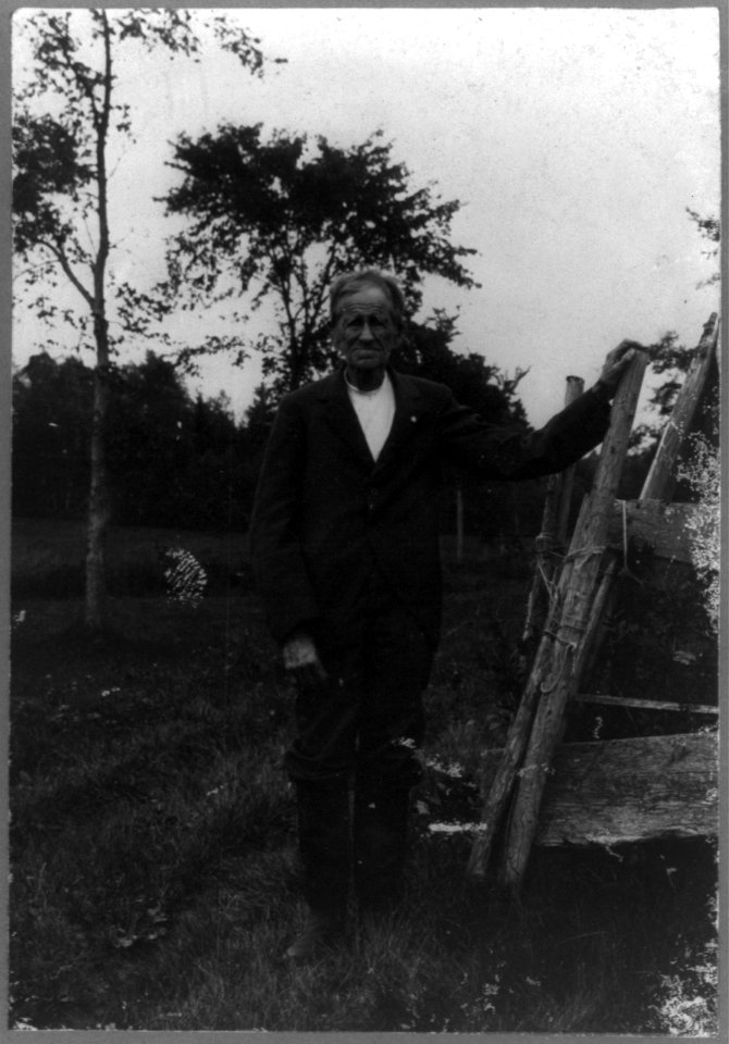 Elijah Kellogg, full-length portrait, standing, facing left LCCN2005685748