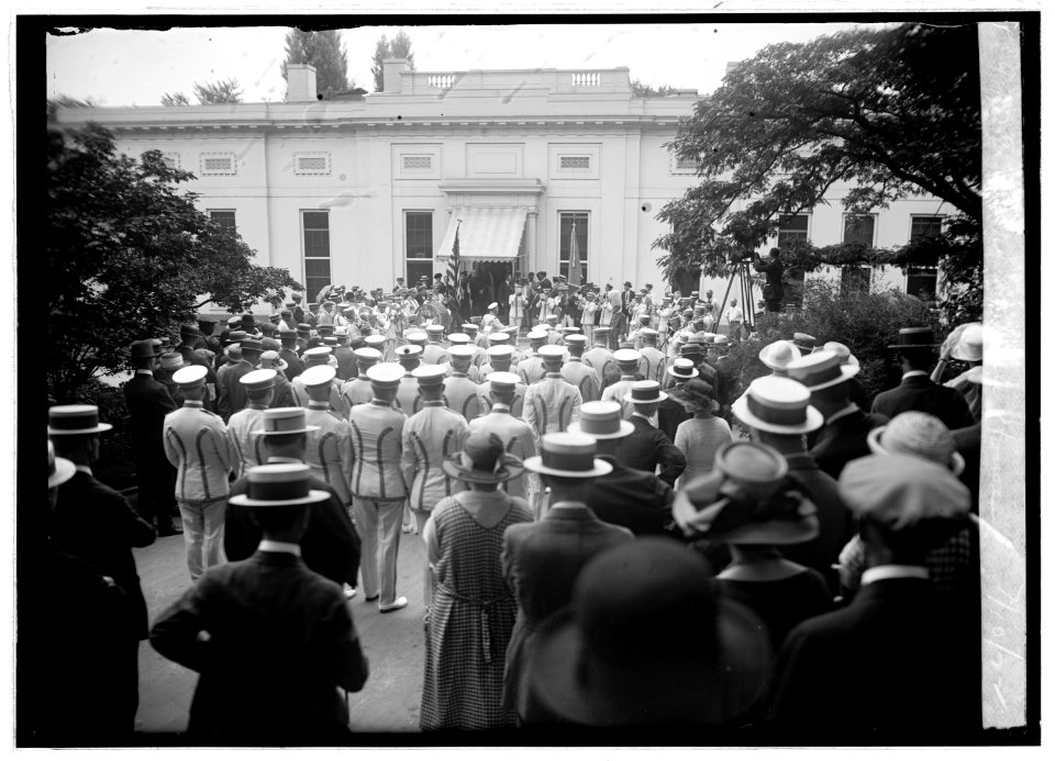 Elks at White House, 7-10-22 LCCN2016846549