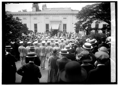Elks at White House, 7-10-22 LCCN2016846549