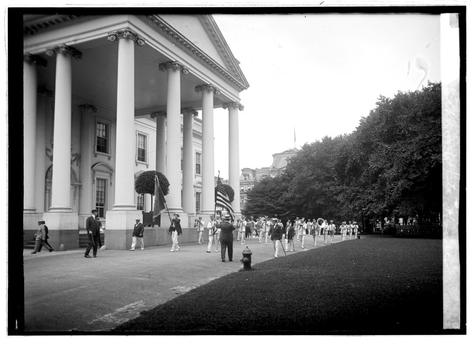 Elks at White House, (7-10-22) LCCN2016846550