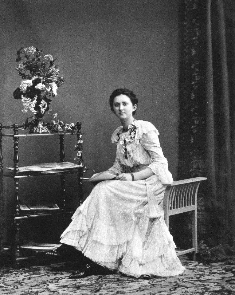 Ella Held, Tochter und Geschäftsnachfolgerin von Louis Held, 1908