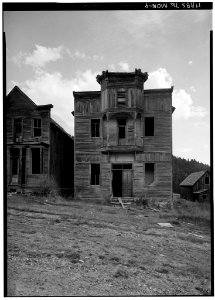 ElkhornMTfraternityhall