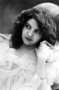 Ellen Baxone, by Reutlinger