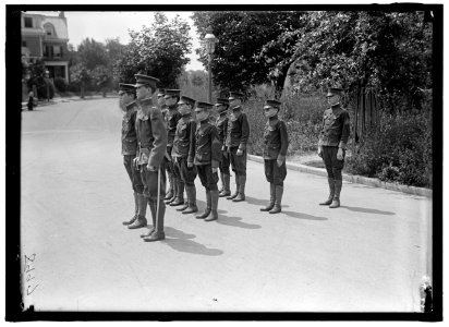 ELLIOTT, R.T.; SHAH, LINCOLN, JR. AM. GD. FRONT RIGHT; LCCN2016867969