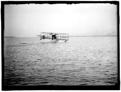 ELLYSON, THEODORE C. LIEUT. U.S.N. TESTING SEAPLANE ON POTOMAC LCCN2016864072