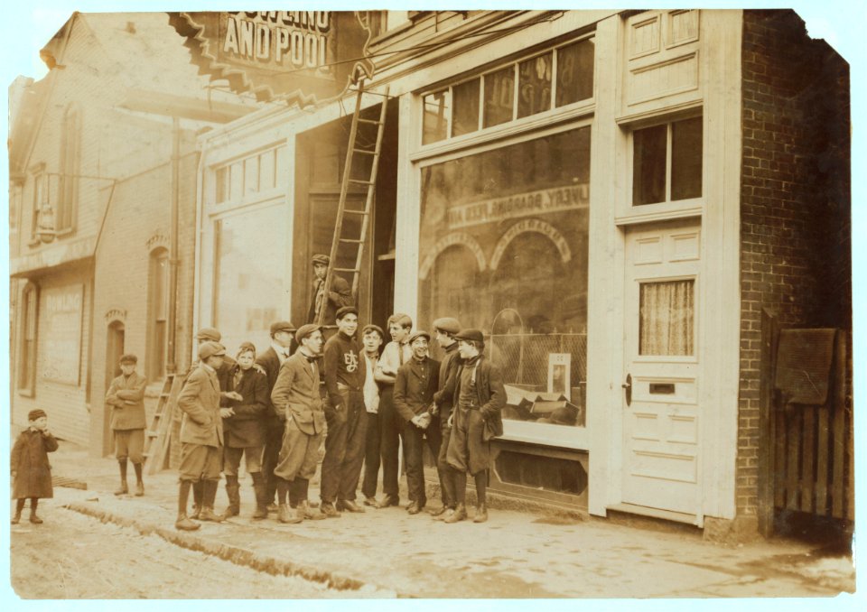 Elm Pool Room and Group of young loafers. (Outside.) LOC nclc.04779