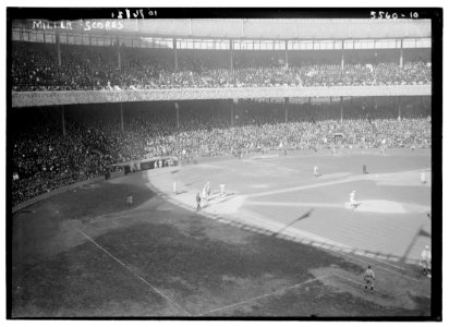 Elmer Miller scores in Yankee-Giant World Series game on 10-5-1921 in Polo Grounds (baseball) LCCN2014713339 photo