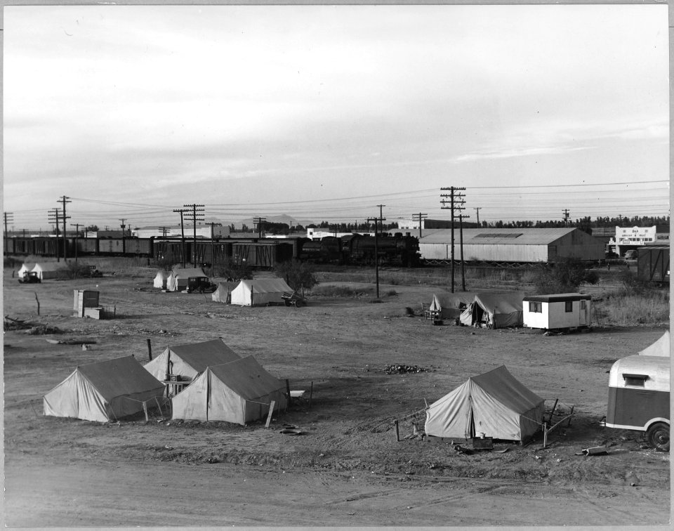 Eloy, Pinal County, Arizona. Close-up of a squatter camp - NARA - 522274