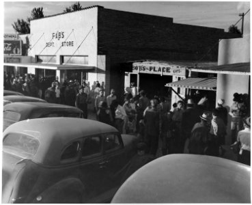 Eloy, Pinal County, Arizona. Crowds of cotton pickers on main street of Eloy late Saturday afternoon. - NARA - 522054