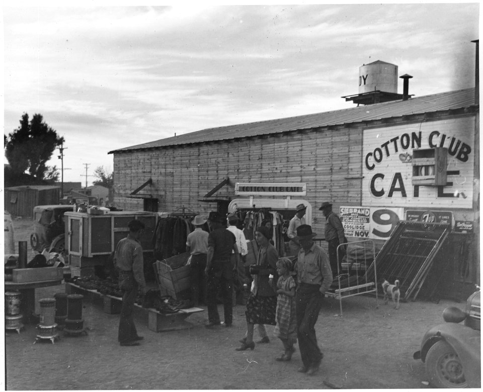 Eloy, Pinal County, Arizona. Saturday afternoon in a new cotton town. Shows the last market for clot . . . - NARA - 522058