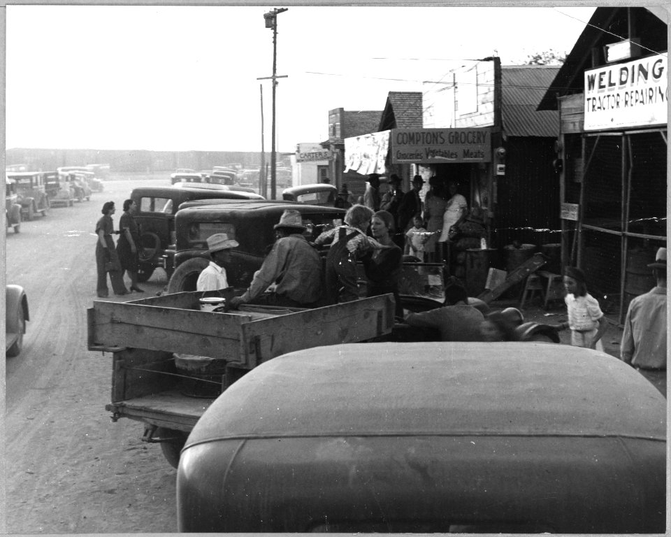 Eloy, Pinal County, Arizona. Cotton pickers come to town on Saturday afternoon. Street scene in El . . . - NARA - 522052
