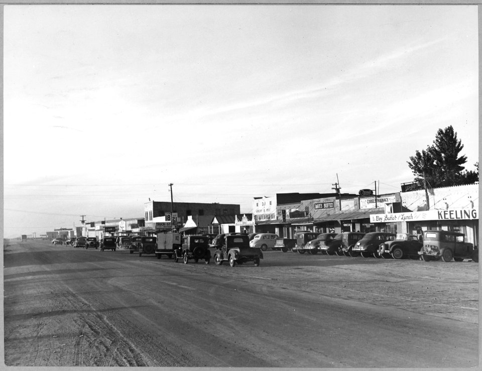 Eloy, Pinal County, Arizona. This is a typical western cotton town. Shows main street opposite the r . . . - NARA - 522279