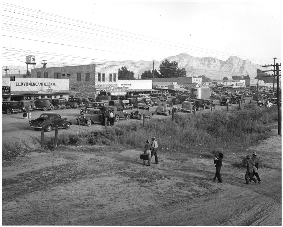 Eloy, Pinal County, Arizona. Some cotton pickers ride the freights. Arriving in Eloy on Saturday aft . . . - NARA - 522514