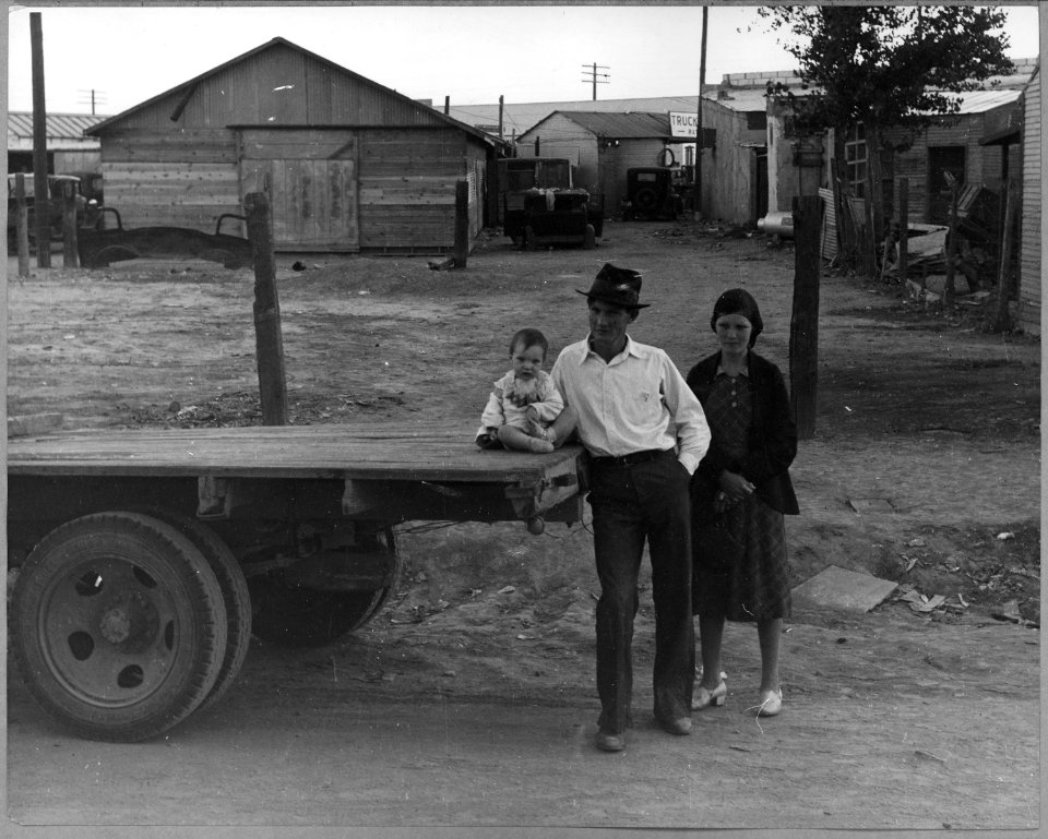 Eloy, Pinal County, Arizona. Young American family - migratory cotton pickers, in town on Saturday a . . . - NARA - 522049