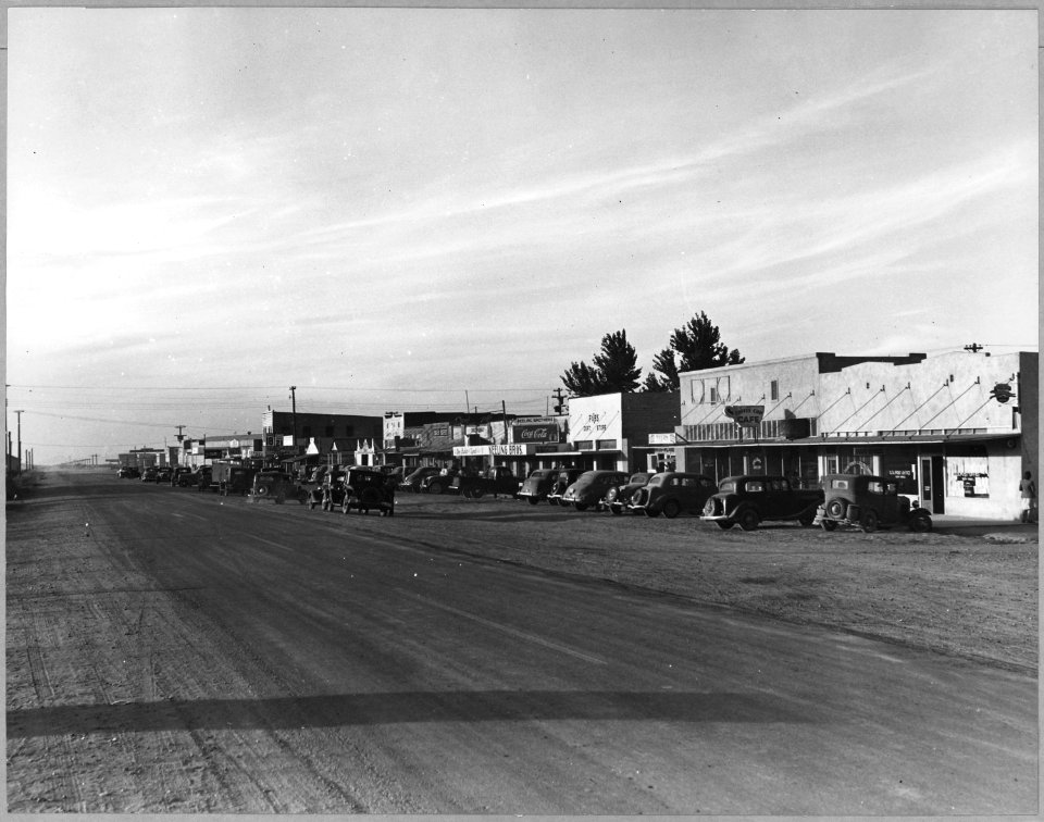 Eloy, Pinal County, Arizona. This is a typical Western cotton town. Shows main street opposite the r . . . - NARA - 522280