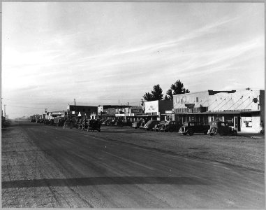 Eloy, Pinal County, Arizona. This is a typical Western cotton town. Shows main street opposite the r . . . - NARA - 522280
