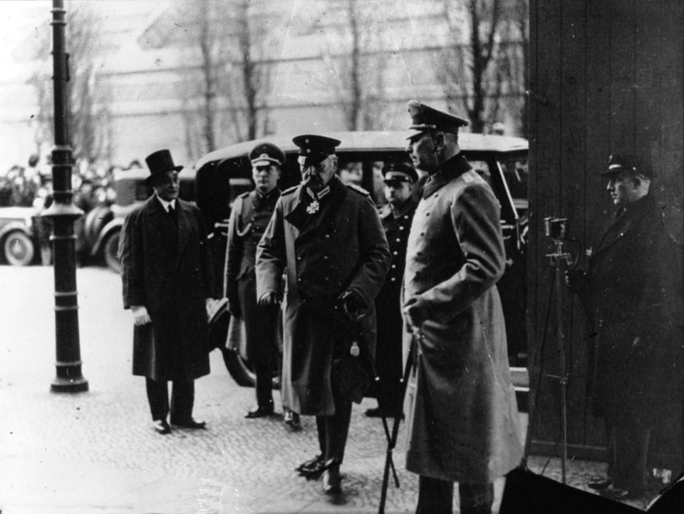 ElPresidenteHindenburgYSuHijoAcudenAUnaCompeticiónDeHípica1933