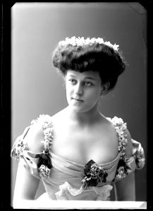 Elsa Källmodin, dancer, in unknown performance - SMV - GK069