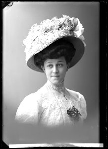 Elsa Källmodin, dancer, undated portrait - SMV - GK072
