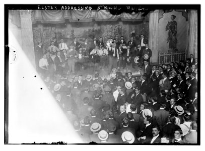 Elster addressing striking waiters LCCN2014690423