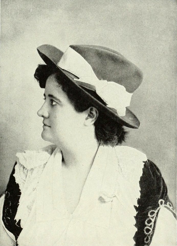 Elvia Crox, stage actress