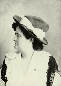 Elvia Crox, stage actress