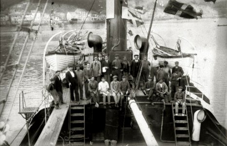 Embarcación 'Ramonita' fondeada en el puerto de Pasaia (2 de 7) - Fondo Car-Kutxa Fototeka