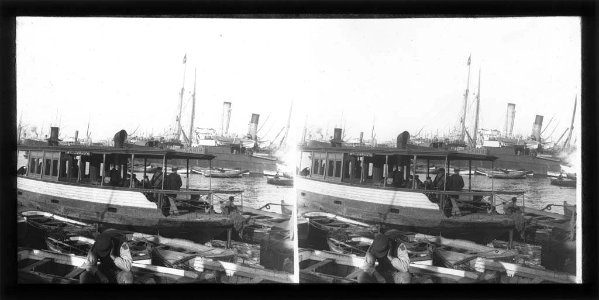Embarcacions al port de Barcelona i una ' golondrina ' amb passatgers
